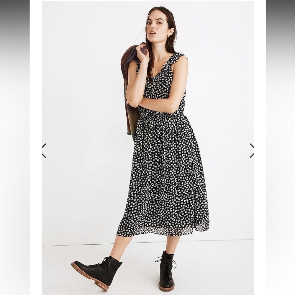 Madewell Ruffle-Neck Smocked Dress in Woodcut Flowers‎
